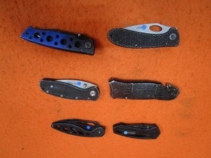 lot 185 image: Misc Knives