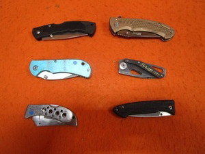 lot 186 image: Misc Knives