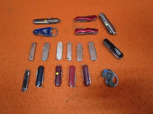 lot 189 image: Misc Pocket Knives