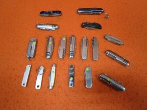 lot 190 image: Misc Pocket Knives