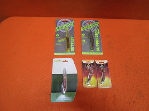 lot 227 image: Misc (New) Pocket Knives