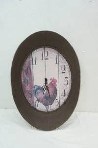 lot 46 image: Hanging Rooster Clock 25x18x3.5 metal