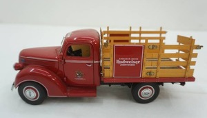 lot 60 image: Danbury Mint 1930s Budweiser Delivery Truck