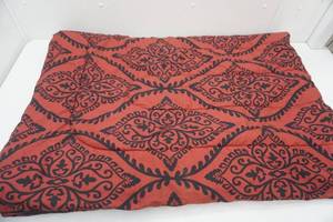 lot 105 image: Twin Size Comforter