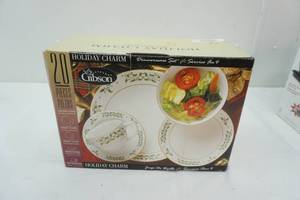 lot 128 image: Holiday Charm Dinnerware NEW Gibson 20pc set