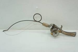 lot 152 image: Vintage Pflueger Trump  1943 Fishing Pole