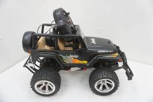 lot 180 image: Vintage Nikko Jeep Wrangler RC Radio Control Truck