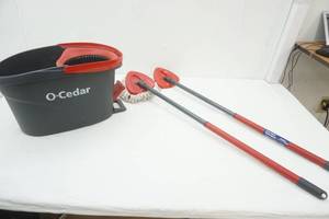 lot 183 image: O-Cedar Mop Bucket & Mops