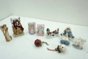 lot 221 image: Christmas Decor & Figurines