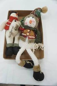 lot 226 image: Snowmen Decor