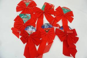 lot 231 image: 7ct Wreath Bows-New with Tags
