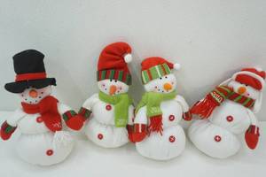 lot 246 image: Stuffed Snowmen 20092010 (4ct)