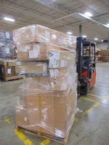 lot 21 image: Manifested Pallet #21