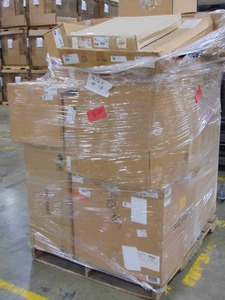 lot 18 image: Manifested Pallet #18