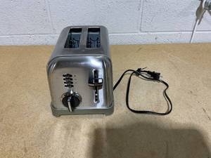 lot 140 image: Cuisinart CPT-160 Toaster, 2-Slice Classic Brushed