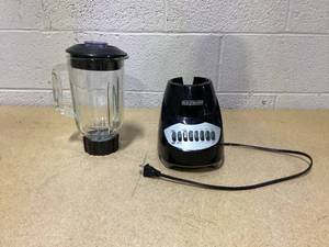 lot 422 image: Black & Decker BL2010BG 10 Speed Blender