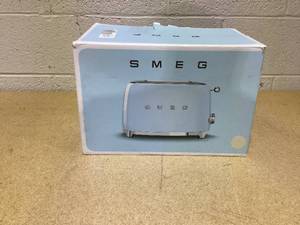 lot 424 image: Smeg 2-Slice Toaster