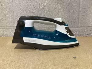 lot 442 image: BLACKDECKER One Step Steam Iron with Cord Reel