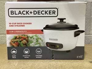 lot 446 image: BlackDecker RC516 16-Cup Rice Cooker And Warmer