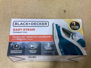 lot 468 image: Black & Decker Easy Steam Compact Iron