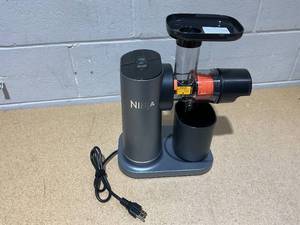 lot 13 image: Ninja NeverClog Cold Press Juicer Powerful Slow Juicer with Total Pulp Control Easy to Clean - JC151