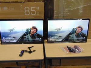 lot 4 image: 2 Pack Westinghouse 32 720p Roku TV wr32ht2212