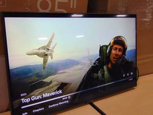 lot 6 image: Samsung 43 Crystal UHD 4k Smart TV - (un43tu690t)