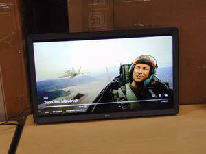 lot 11 image: LG - 24 Class LED HD Smart TV with webOS 24lq520s