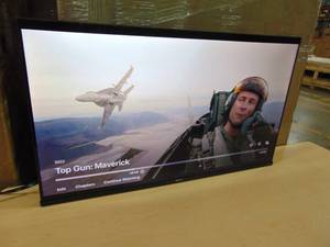 lot 32 image: Roku 43 Select Series 4K HDR Smart Roku TV