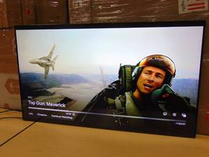 lot 36 image: Samsung Crystal UHD 4K 55 Smart TV un55du6900fxza