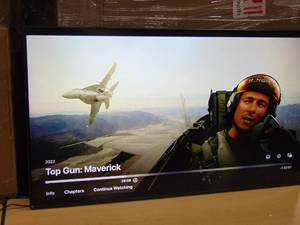 lot 41 image: 55 Samsung UN55DU7200D Crystal UHD 4K Smart TV