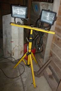 lot 3 image: Two sets of garage work lights