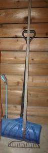 lot 14 image: shovel, rake, grabber