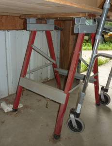lot 17 image: FOUR metal saw horses