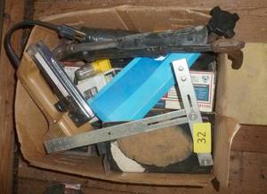 lot 32 image: 2 boxes of tools