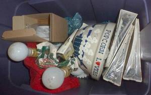 lot 34 image: 2 vintage hobnail lamps, popcorn bowl, photo albums