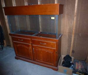 lot 36 image: Large Aquarium with pump and supplies