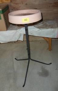 lot 40 image: heated bird bath