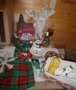 lot 63 image: group of christmas items