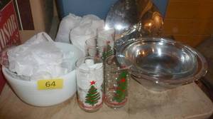 lot 64 image: bowl, serving dish, 10 christmas glasses