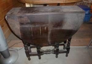 lot 67 image: folding wing table 18x18x27 folded down