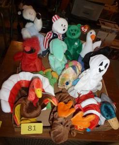 lot 81 image: Lot of 14 beanie babies