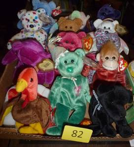 lot 82 image: Lot of 13 beanie babies