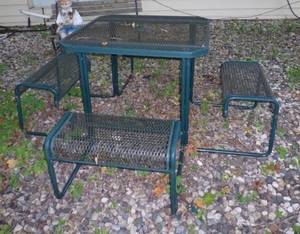 lot 100 image: Nice metal outdoor patio table