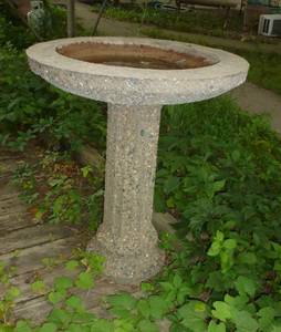 lot 105 image: Very nice HEAVY Concrete bird bath