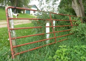 lot 107 image: One cattle panel in good shape