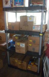 lot 132 image: Plastic garage shelving, 4 shelves - No Contents