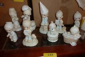 lot 133 image: Lot of 9 Precious Moments figurines