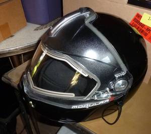 lot 146 image: New Ski-doo OXYGEN helmet with LED Light size Small 6-78 to 7  Box says XL but actual helmet says S