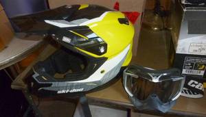 lot 147 image: New ski-doo XP-3 Pro Cross Scarp size 2XL with goggles